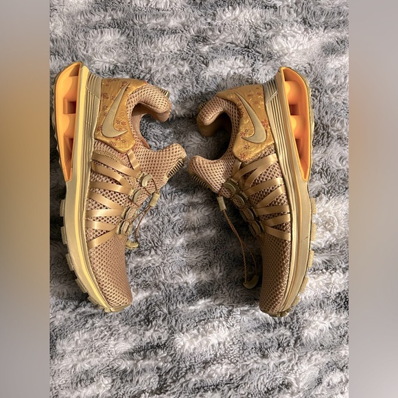 302: Nike Women Shox Gravity (Metallic Gold) Size: 7.5 (reg$150) - Picture 1 of 13